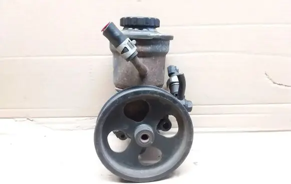 Toyota Avensis T250 Power steering pump