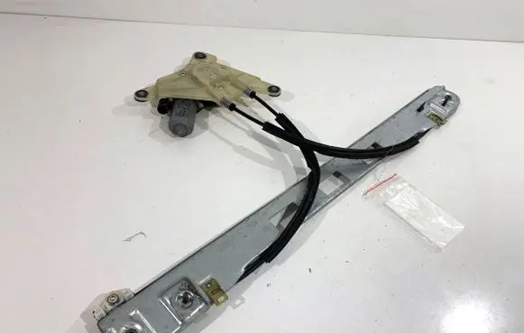 Renault Master III Front door window regulator with motor 