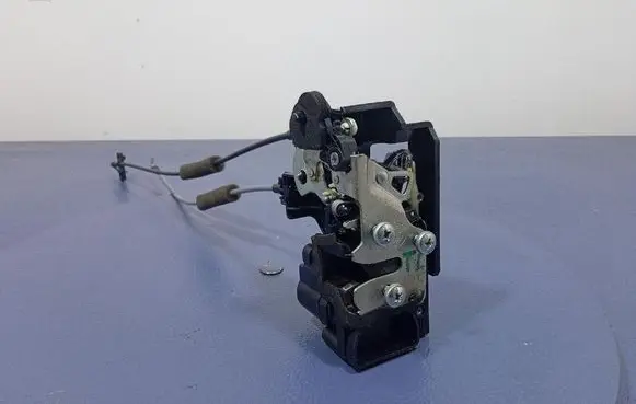 Chevrolet Spark Rear door lock 