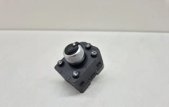 Wing mirror switch