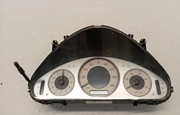 Mercedes-Benz E W211 Speedometer (instrument cluster) A2115402848 110080292