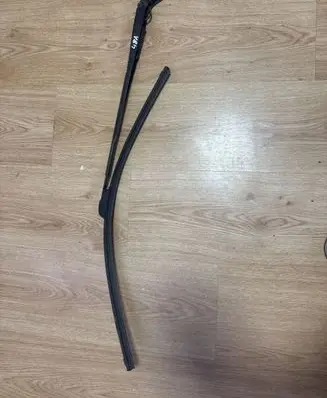 Toyota Auris 150 Front wiper blade arm 3461979