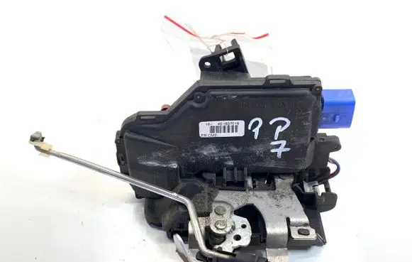 Audi A3 S3 8P Front door lock 