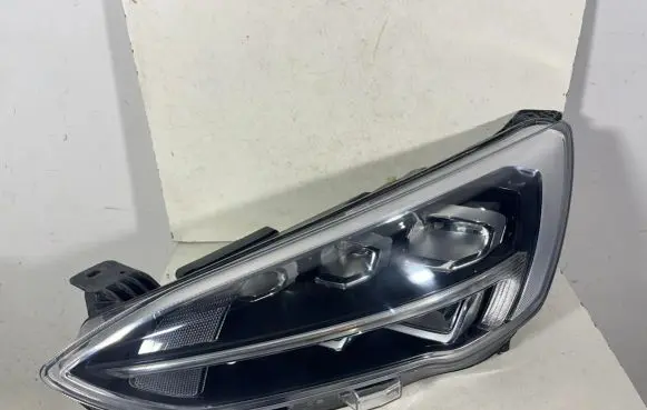 Ford Focus Headlight/headlamp JX7B13E015AE