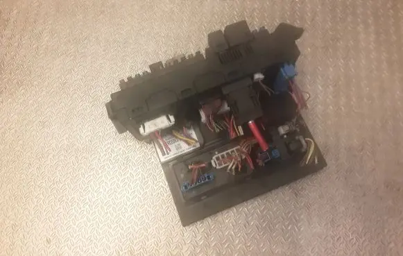 Mercedes-Benz E W211 Fuse module 2115453901 A2115453901