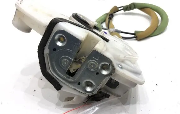Mazda 3 II Front door lock 