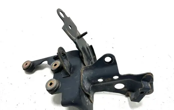 Nissan Murano Z50 ABS pump bracket 