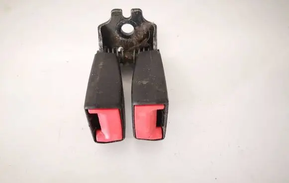 Ford Focus Middle seatbelt buckle (rear) bm51613k21ca bm51-613k21-ca