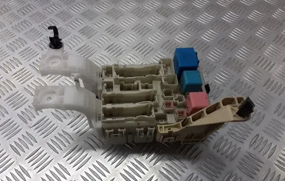 Toyota Yaris Fuse box cover 82730-52700