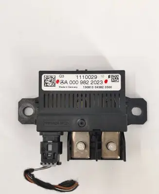 Mercedes-Benz GL X166 Charging relay A0009822023 1110029