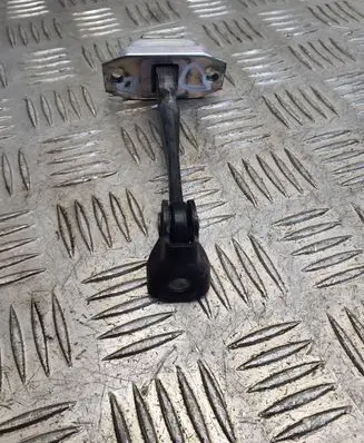Nissan Qashqai Front door check strap stopper