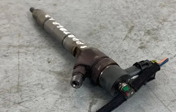 KIA Sportage Fuel injector 338002A800