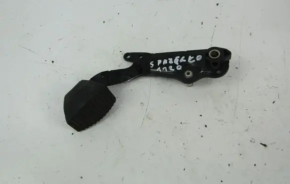 Peugeot 207 CC Clutch pedal 