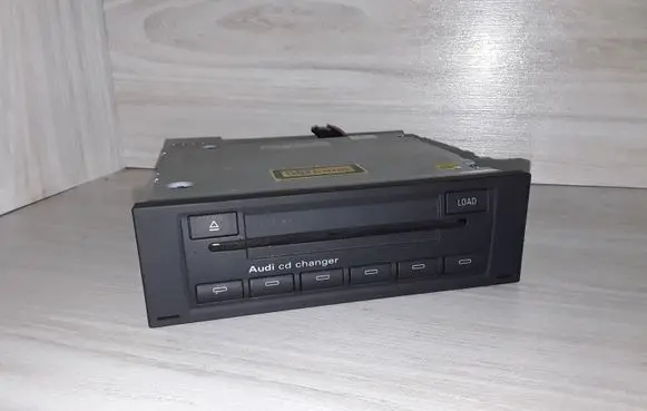 Audi A3 S3 8P CD/DVD changer 8E0035111D
