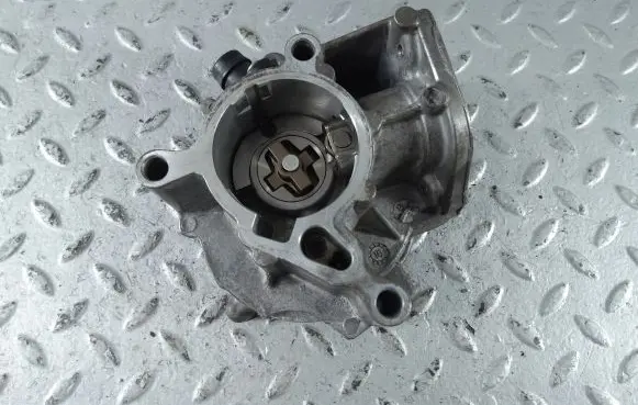 Volkswagen PASSAT B8 USA Vacuum pump 06K145100J