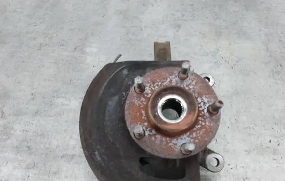 Renault Koleos I Front wheel hub spindle knuckle