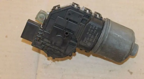 Volkswagen PASSAT B5.5 Wiper motor 3B2858345C