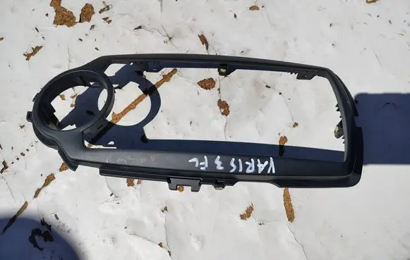 Toyota Yaris Radio/GPS head unit trim 864510D040