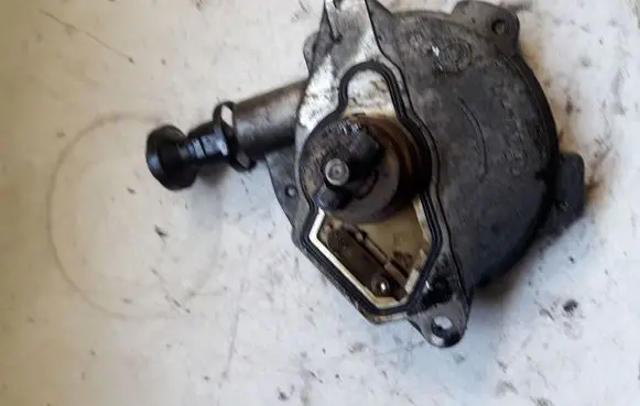 Mercedes-Benz C W203 Vacuum pump A2712300465