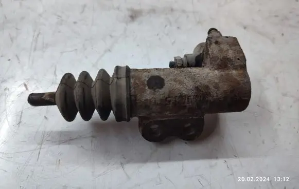 Clutch slave cylinder
