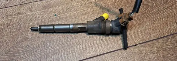 Toyota Yaris Fuel injector 0445110215