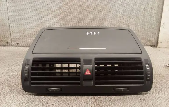 Skoda Octavia Mk2 (1Z) Dash center air vent grill 1Z0820951