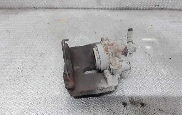 Volkswagen Jetta V Front brake caliper