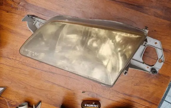 Mazda 323 Headlight/headlamp 205572B