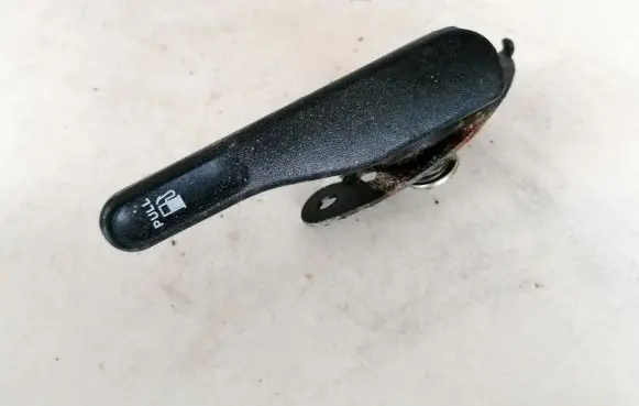 Nissan X-Trail T30 Fuel tank opening switch 