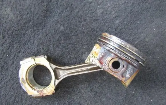 Renault Laguna I Piston with connecting rod