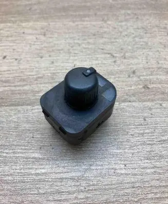 Audi A4 S4 B5 8D Wing mirror switch 8E0359565