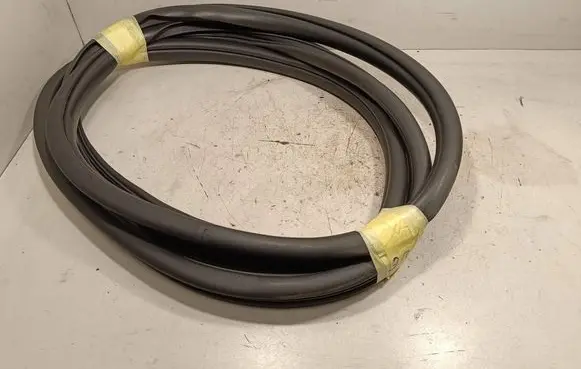 KIA Sorento Rear door rubber seal (on body) 