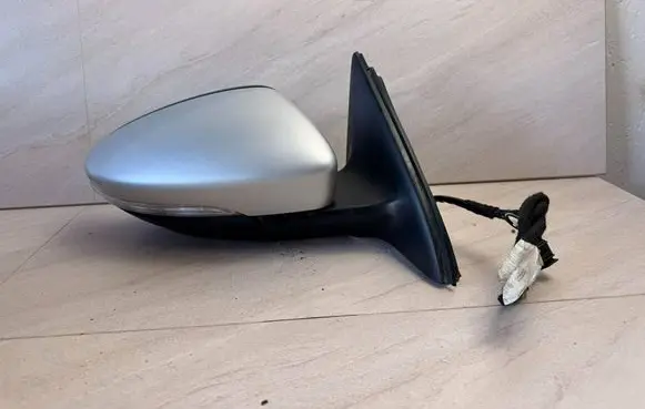 Volkswagen Jetta VI Front door electric wing mirror 5C7857502M