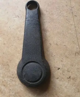 Volkswagen Golf IV Rear door window winding handle 321837575