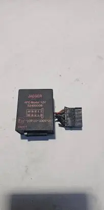 Volkswagen Touran I Tow bar relay 52400006 10R02100500
