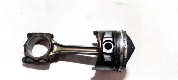 Mitsubishi Carisma Piston with connecting rod