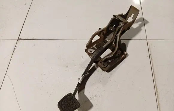 Toyota Corolla E120 E130 Brake pedal 