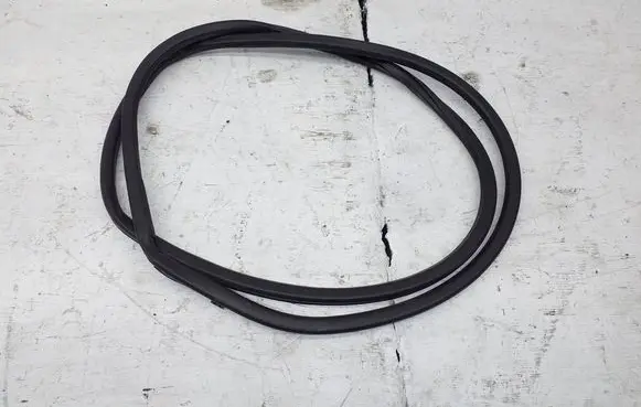Lexus ES 300h (7th Gen) Front door rubber seal 2106TGU18232250