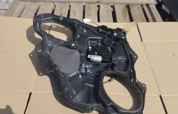 Mazda 3 I Rear door window regulator with motor GJ6A5858X CM011630