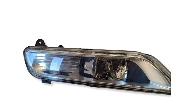 Volkswagen PASSAT B7 Front fog light 