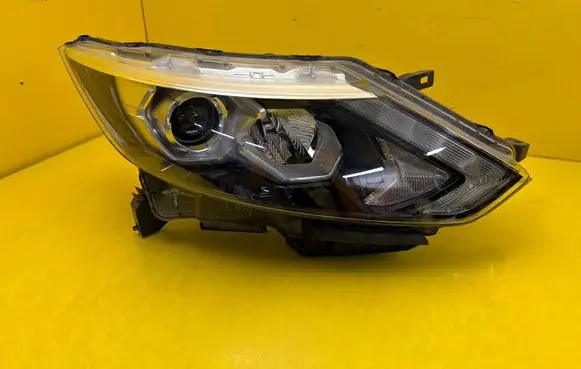 Nissan Qashqai Headlight/headlamp 10018015