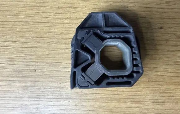 Volkswagen Golf V Radiator mount bracket 1K0121367D