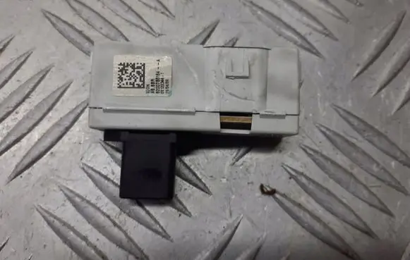 Renault Laguna III Seat belt adjustment motor 21675178-8