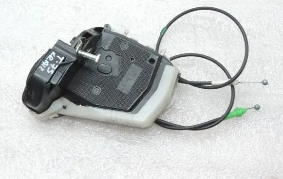 Toyota Yaris Rear door lock 690600D110