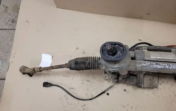 Volkswagen Golf V Steering rack