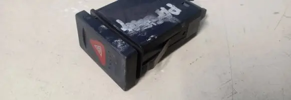 Volkswagen PASSAT B5.5 Hazard light switch 3B0953235D
