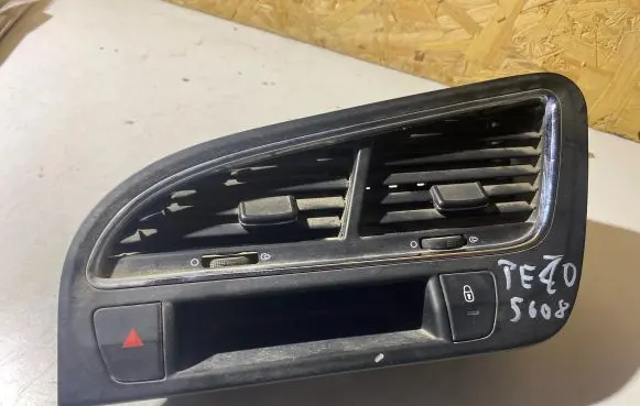 Peugeot 5008 Dash center air vent grill 14112