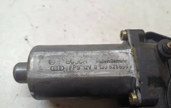 Volkswagen PASSAT B5.5 Vent window/glass motor 130821696 101438200 05076615