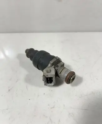 Audi A6 S6 C4 4A Fuel injector 078133551N