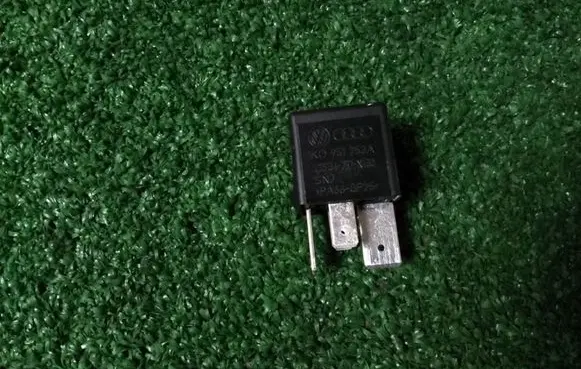 Skoda Octavia Mk2 (1Z) Other relay 1K0951253A V23134J52X430